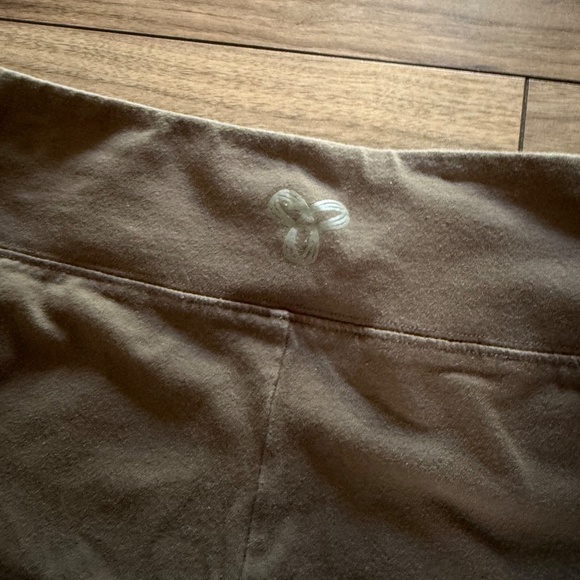 TNA XS Charcoal Grey Bike Shorts | Aritzia - Picture 4 of 5